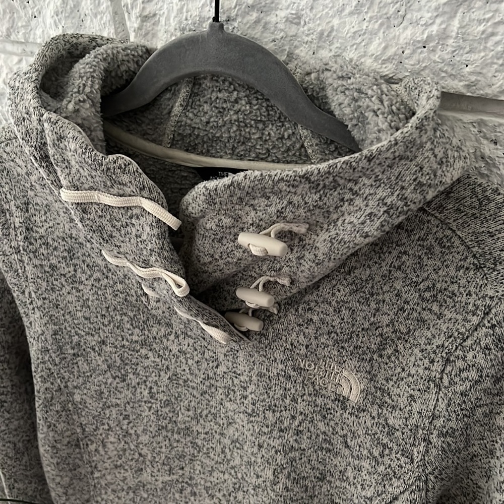 The North Face pull over!